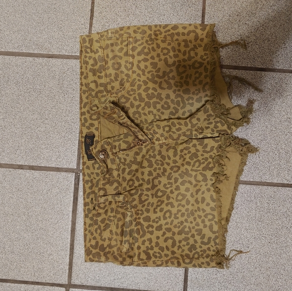 Leopard print cut offs - Picture 2 of 2